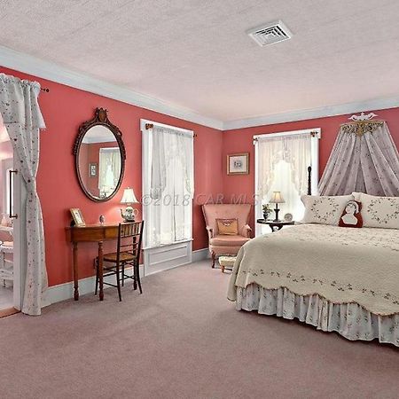 Princess Anne Book Lovers Inn ภายนอก รูปภาพ