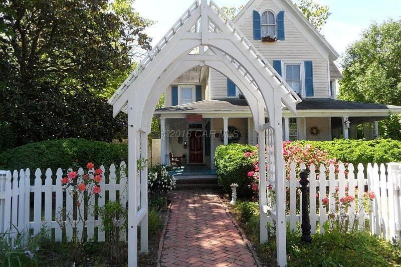 Princess Anne Book Lovers Inn ภายนอก รูปภาพ