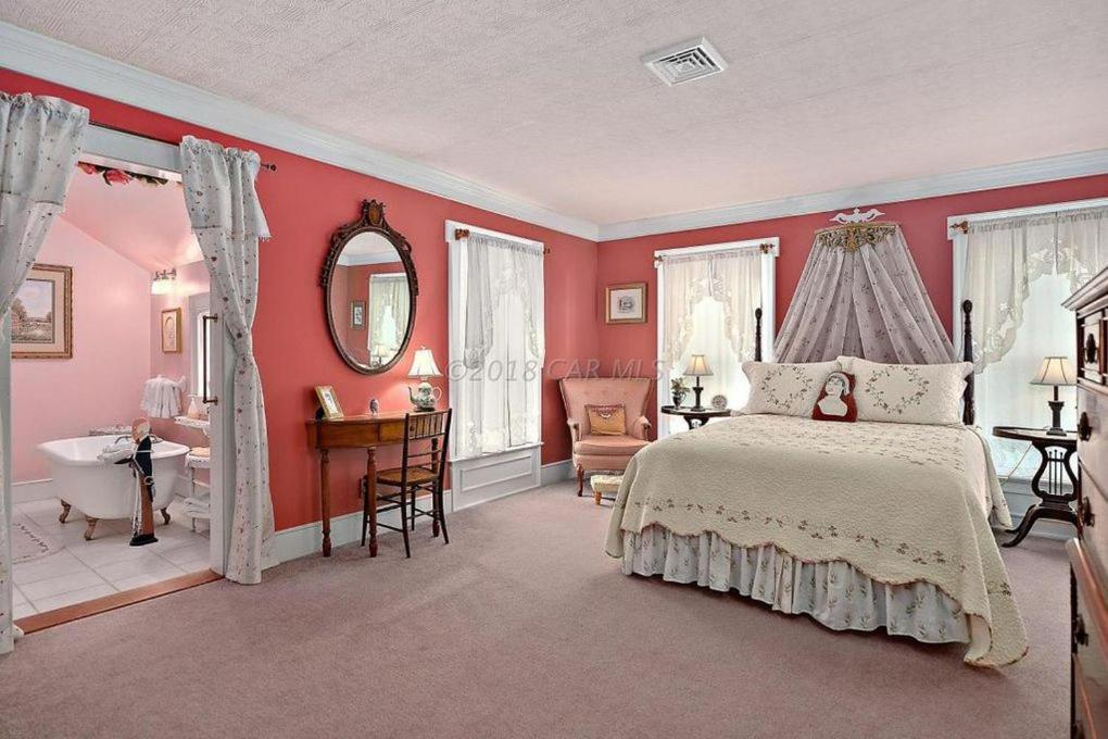 Princess Anne Book Lovers Inn ภายนอก รูปภาพ