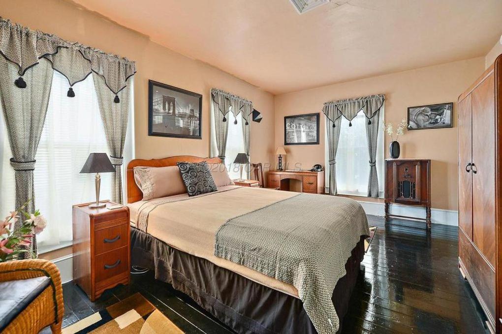 Princess Anne Book Lovers Inn ภายนอก รูปภาพ